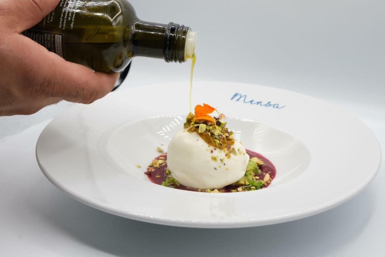 Malibu Foz Hotel - La Maison Younan Figueira da Foz Exterior photo Olive oil being drizzled over a salad