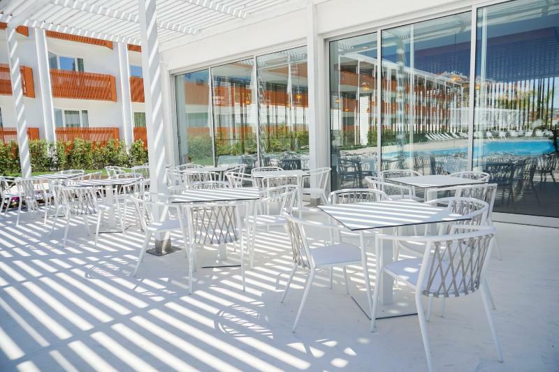 Malibu Foz Hotel - La Maison Younan Figueira da Foz Exterior photo The terrace