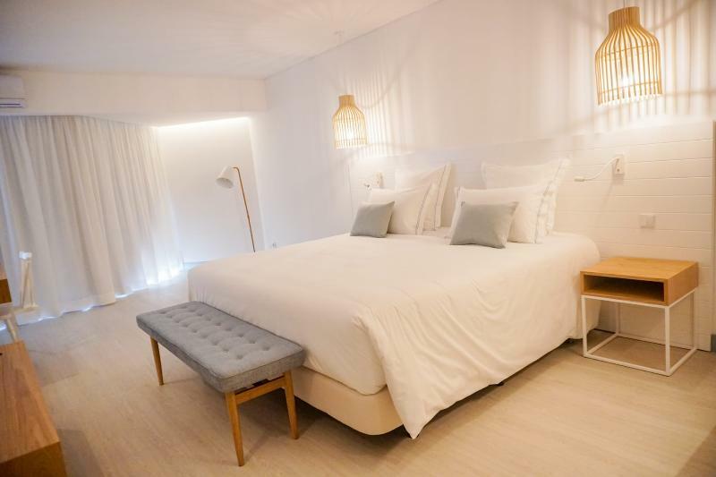 Malibu Foz Hotel - La Maison Younan Figueira da Foz Exterior photo A bedroom at the hotel