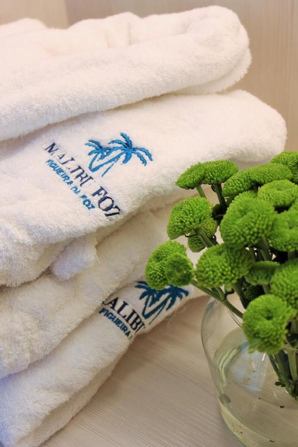 Malibu Foz Hotel - La Maison Younan Figueira da Foz Exterior photo Towels with embroidery