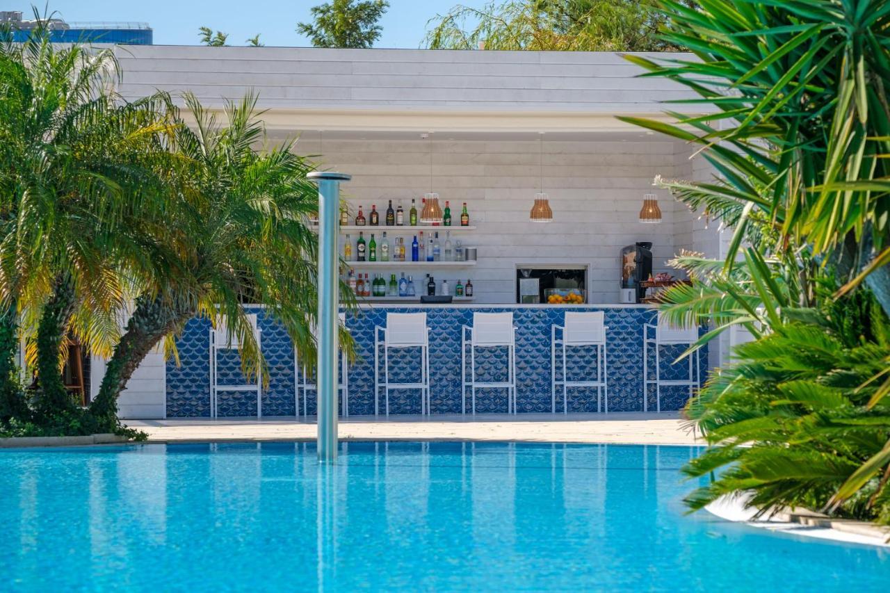 Malibu Foz Hotel - La Maison Younan Figueira da Foz Exterior photo The swimming pool at the hotel