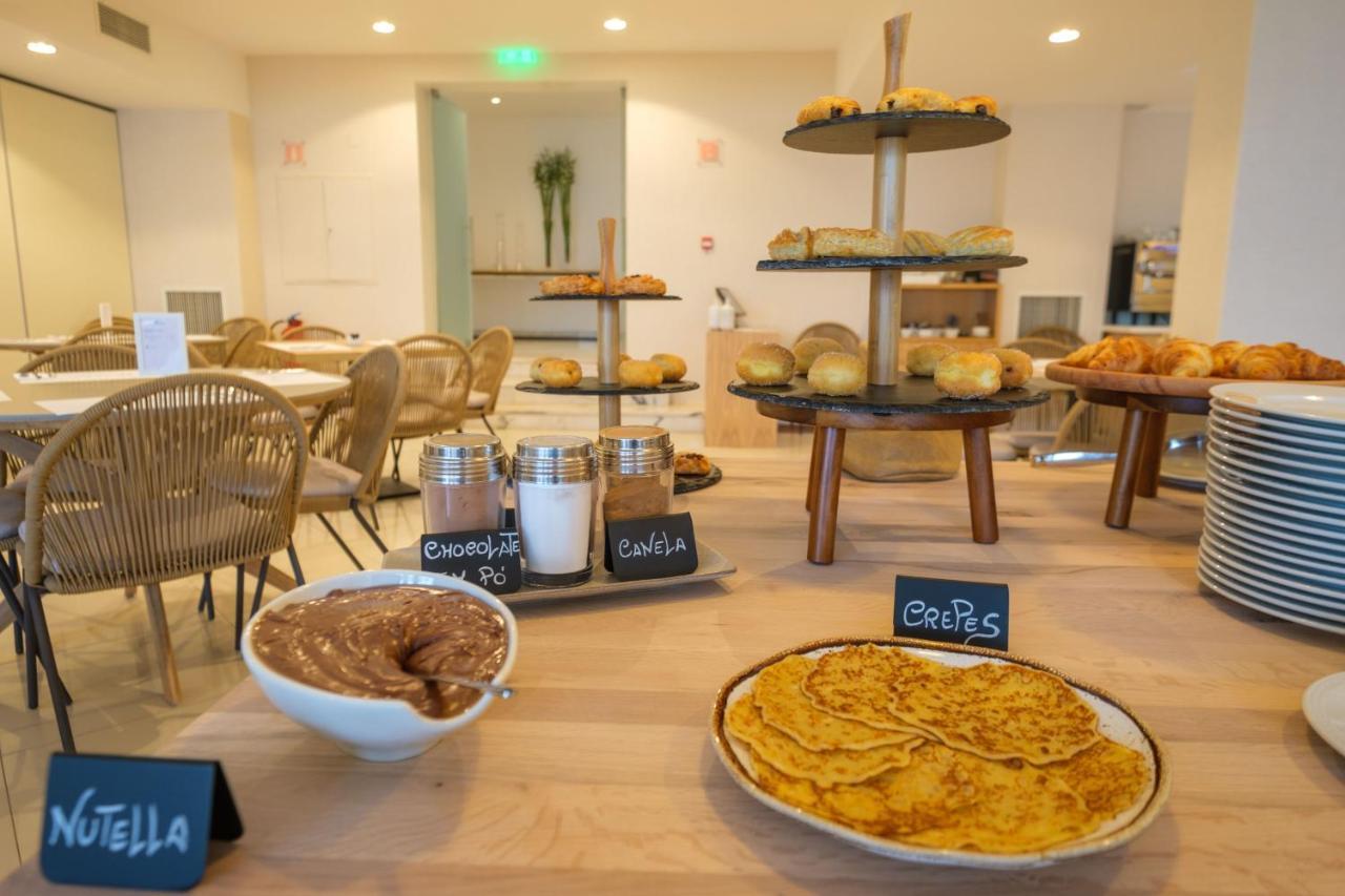 Malibu Foz Hotel - La Maison Younan Figueira da Foz Exterior photo Breakfast at the hotel