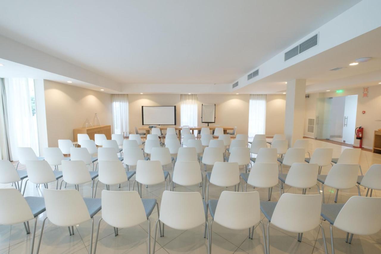 Malibu Foz Hotel - La Maison Younan Figueira da Foz Exterior photo The conference room