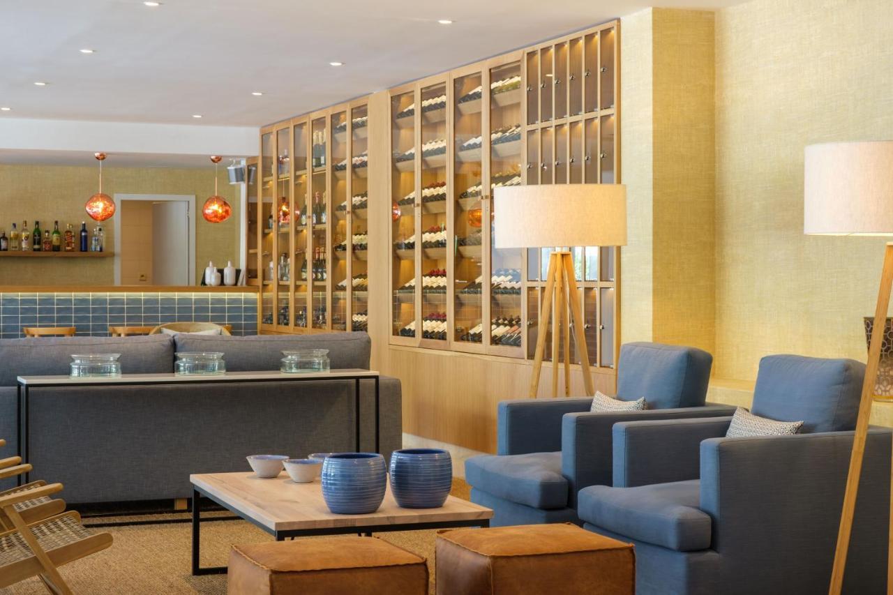 Malibu Foz Hotel - La Maison Younan Figueira da Foz Exterior photo The lounge at the airport